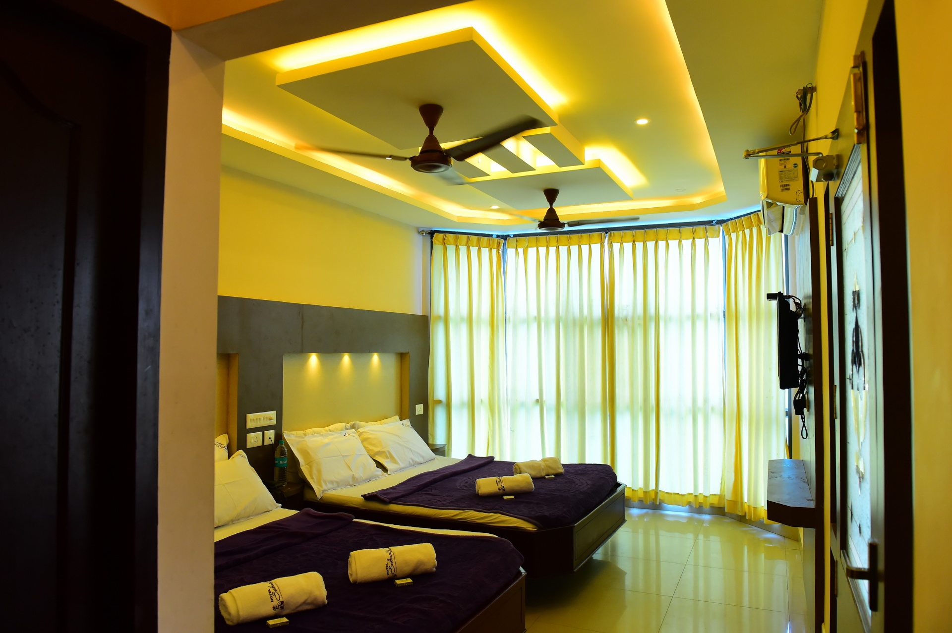 Interconnected Rooms
