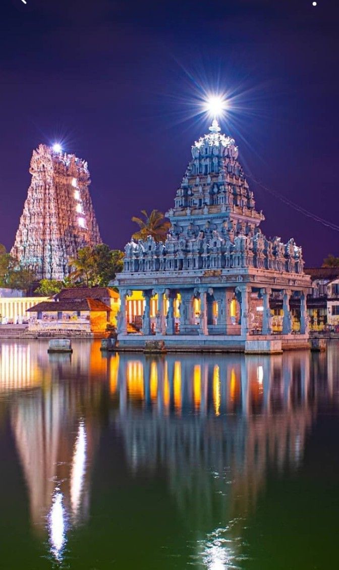 Suchindram Thanumalayan Temple illuminated at night